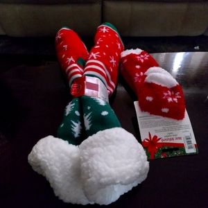 Authentic Hallmrk Socks one size fits all...1 Pair of a ALOE INFUSED SOCKS